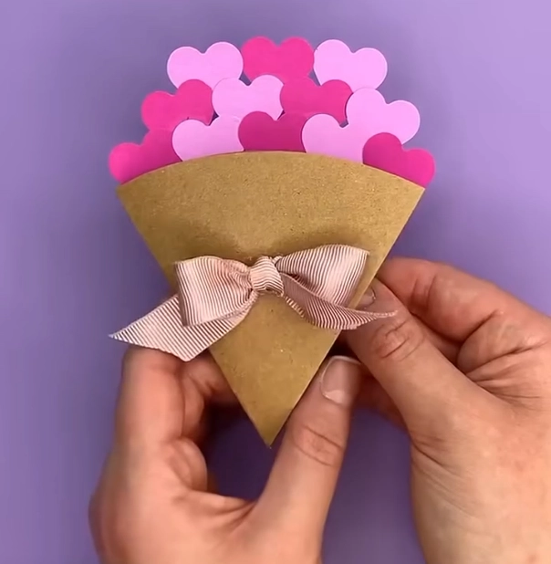 کاردستی دسته گل کاغذی برای روز معلم