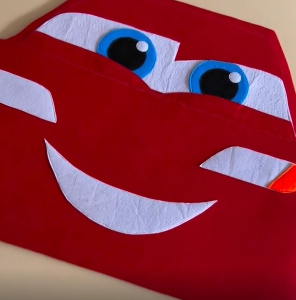 کاردستی پادری نمدی با طرح ماشین مک کویین