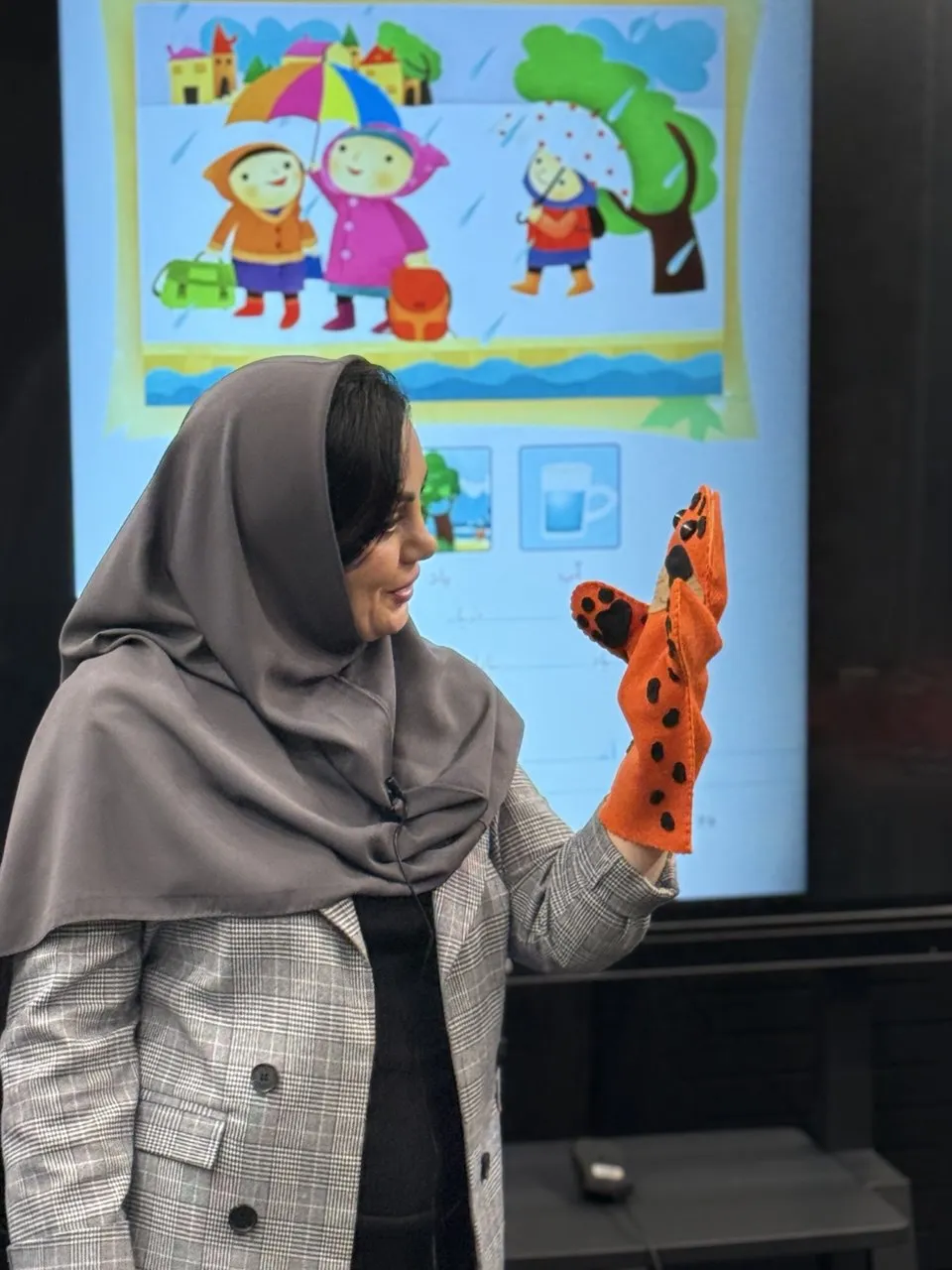 آموزش نشانه ها با وسایل واقعی و ملموس در کلاسینو