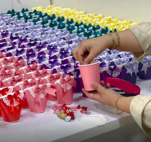 گیفت جشن ها با لیوان کاغذی