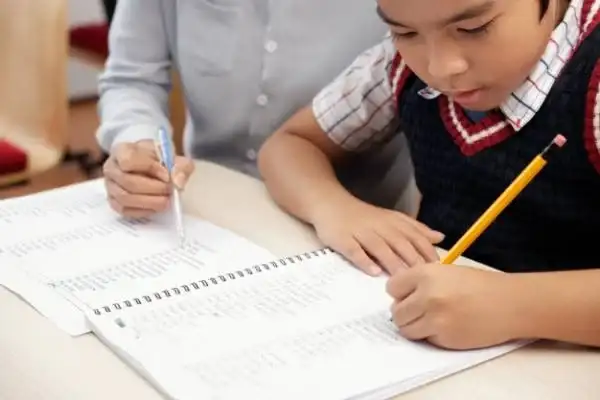 7 نشانه اختلال نوشتن در دانش‌آموزان دبستانی
